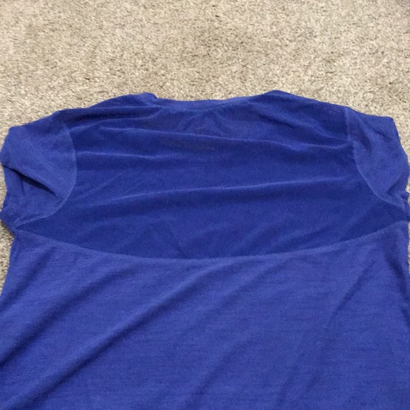 old navy blue mesh back workout top kids - Picture 3 of 3